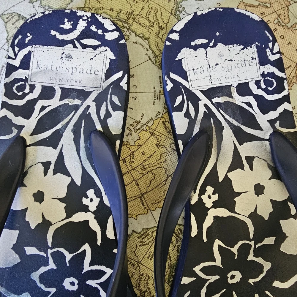 Kate Spade‎ ♠️ floral flip flops, size 9